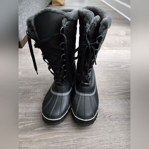 JBU Sabine water-resistant winter boots in black with faux fur lining Sz. 10